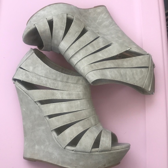 Beige going out platform heels - Picture 3 of 4